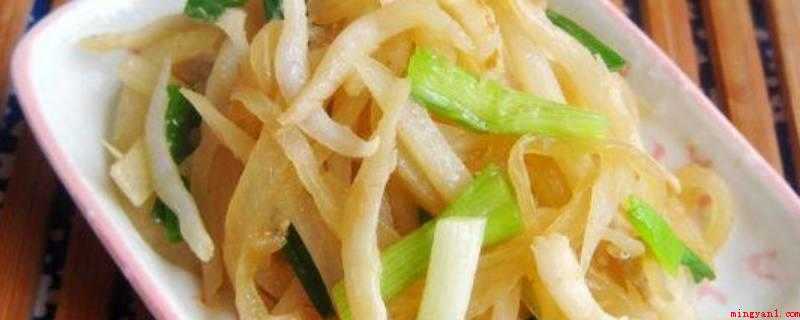 小银鱼怎么做好吃（小银鱼洗净后沥干备用。）