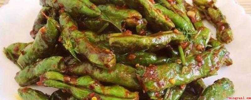 油豆角的做法(蒜去皮放入蒜臼中捣成蒜泥备用)