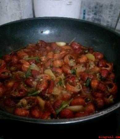 怎么炒龙虾(炸龙虾的材料,简单又好吃)