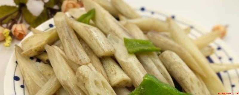 怎么炒莲带(藕带400克、青椒1盐,味精适量,胡椒适量)