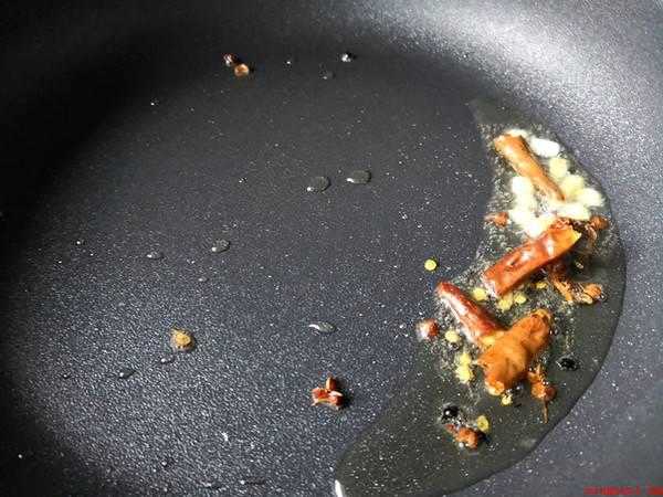 蝉怎么炒好吃(金蝉煎香的做法_健康频道)