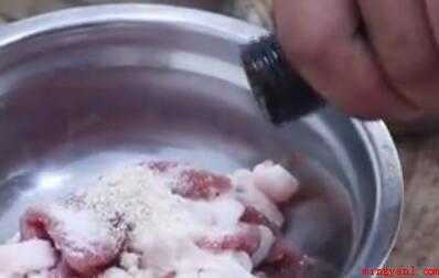肉片怎么炒好吃(郫县豆瓣酱、3克辣酱炒成辣油)