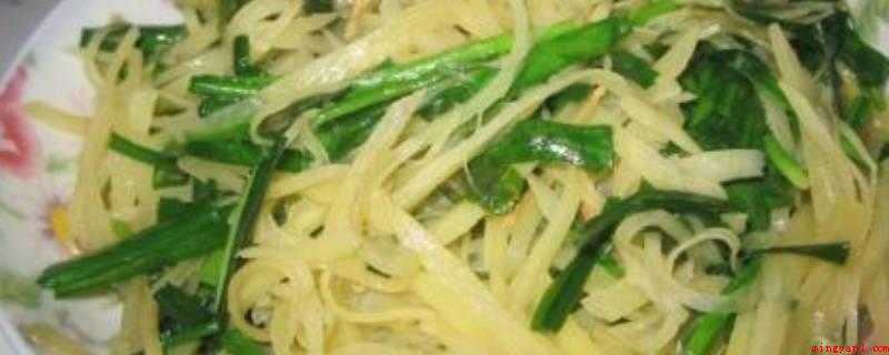 粗土豆条怎么炒(炒粗土豆条原材料:马铃薯300克、干香茹15个、腌豆角)