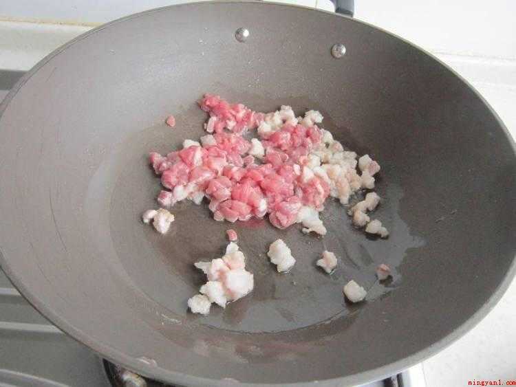 酸菜怎么炒好吃(低热量食品的营养价值有哪些?)