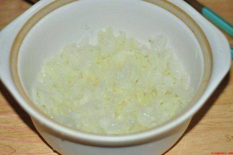 小吊梨汤的做法(雪花梨蒸烤箱的做法步骤)