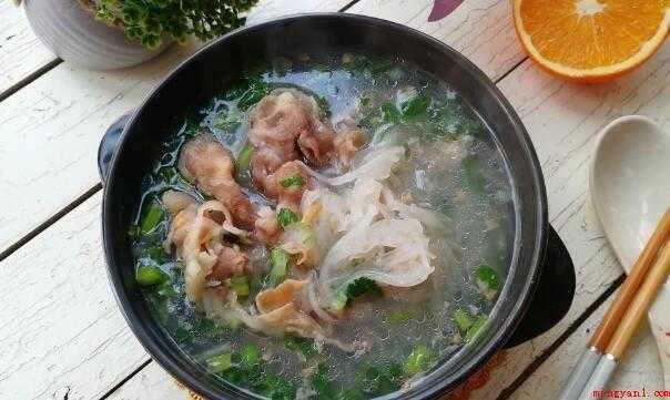 适合老年人的食谱(适合老年人的食谱有:萝卜丝鸡肉丸汤、白萝卜海带汤、羊肉萝卜丝)