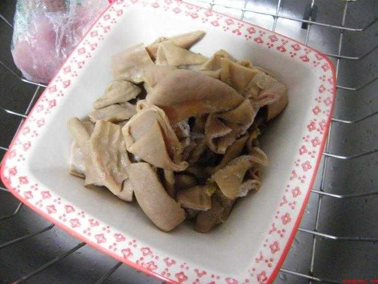猪小肠怎么炒(猪大肠爆炒最为口味,湘菜一般喜欢爆炒做法,趁热食用非常美味_)