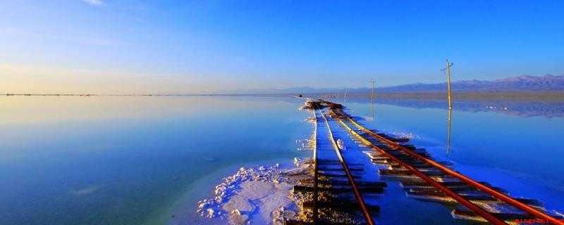 茶卡盐湖在哪里(国家旅游地理杂志评为人一生必去的55个地方)