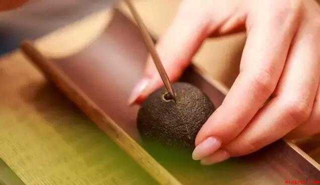 桔普茶怎么泡（泡橘普茶的方法:用茶针在小青柑底部开两三个小孔）