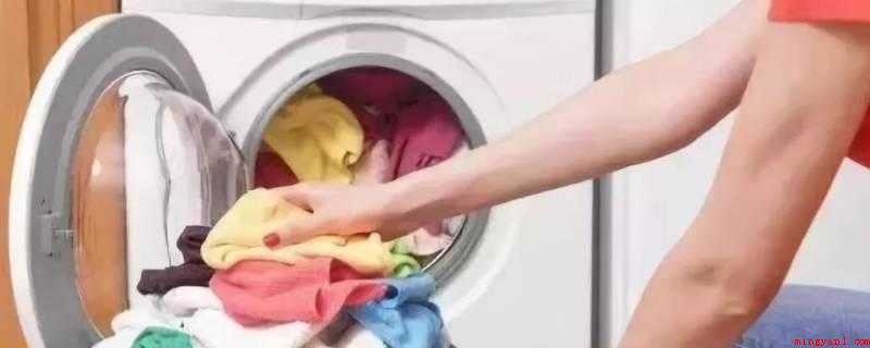 内衣可以和衣服一起放洗衣机洗吗（一切内衣都经不起洗衣机的七绞八转）
