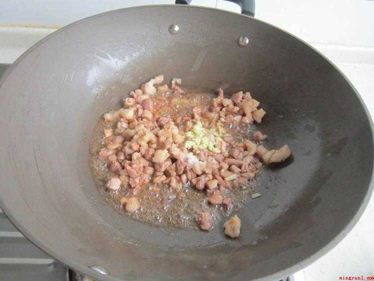 酸菜怎么炒好吃(低热量食品的营养价值有哪些?)