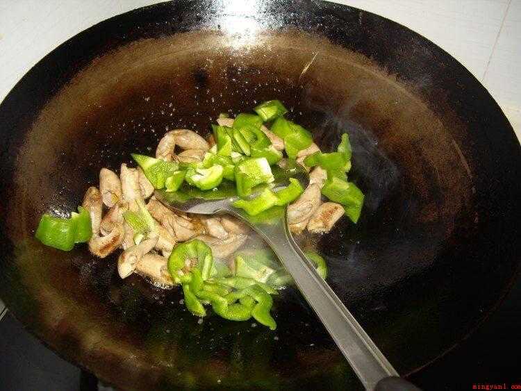 苦肠怎么炒（猪大肠爆炒最为口味,湘菜一般喜欢爆炒做法,趁热食用非常美味_）