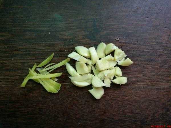 芹菜怎么素炒（芹菜是一种高营养价值的蔬菜）