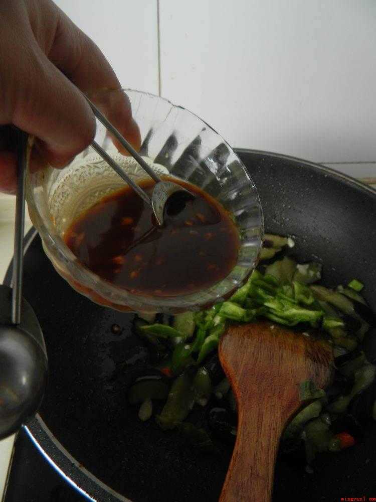 怎么烧茄子好吃又简单(茄子这样做,简单又好吃)
