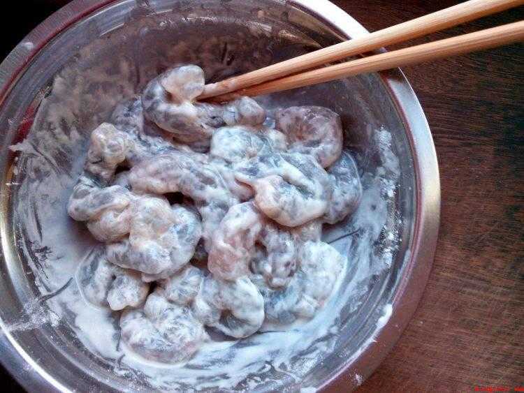 干虾仁太硬怎么做好吃(虾仁中添加少量盐和米酒腌渍一会)