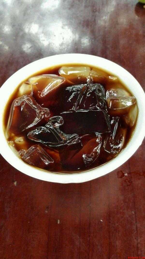 凉粉的薄荷水怎么做(水和香薄荷一起煮。(薄荷不必煮很久或是煮好之后用外盖蒙上,会)