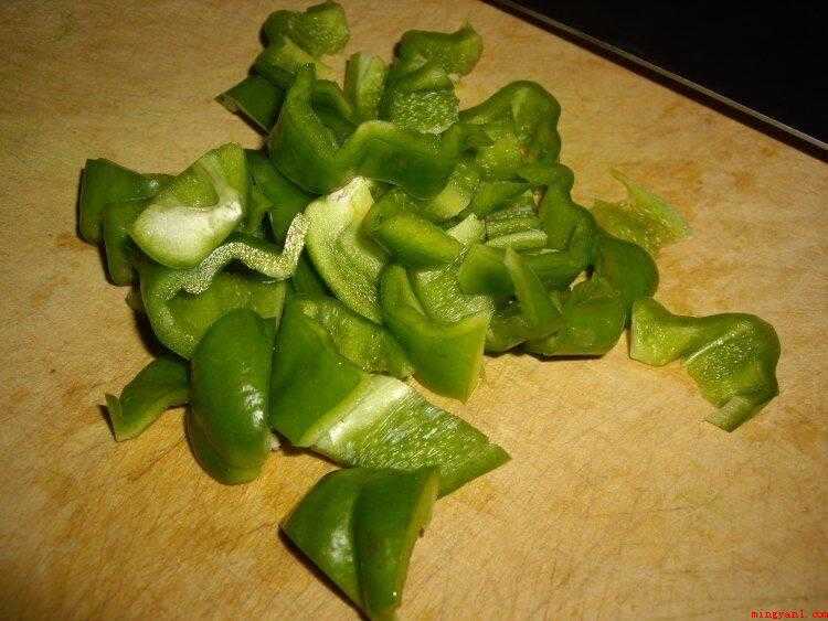 苦肠怎么炒（猪大肠爆炒最为口味,湘菜一般喜欢爆炒做法,趁热食用非常美味_）