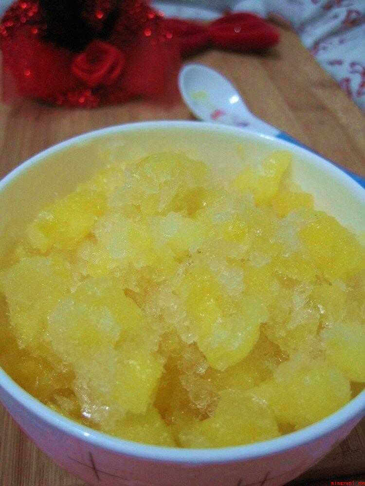刨冰怎么做(多功能料理机粉碎,用擀面棍敲碎,凹凸感)