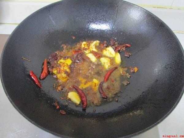 小龙虾的做法（香辣小龙虾的做法,口感辣鲜香,颜色红亮,材质软嫩,味道麻辣）