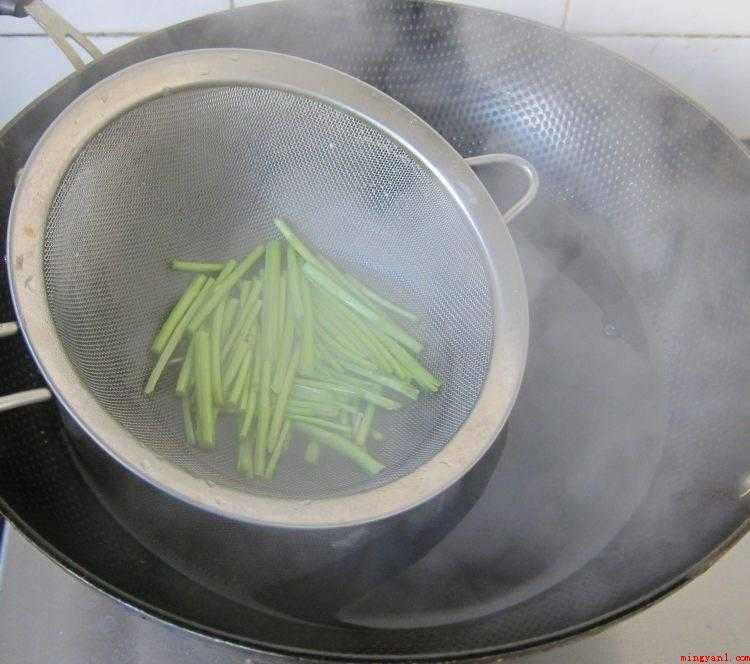 怎么炒芦蒿(碧如玉针,嫩不须嚼,良于他方所出)