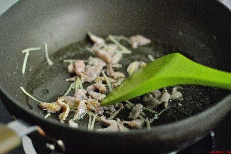 剔骨鸡腿肉怎么做好吃(鸡腿这样做,简单又好吃)