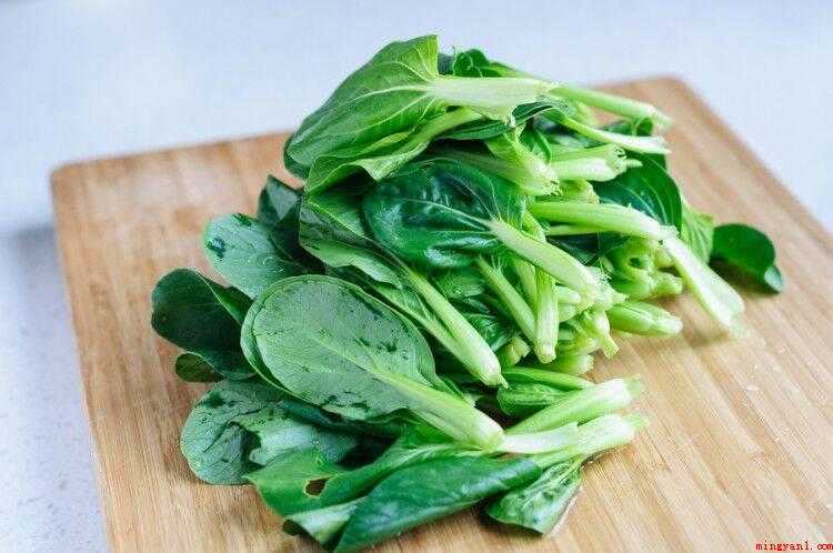 香菇油菜怎么做（小油菜割开洗净,浸盆预留。）