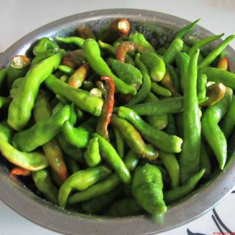 怎样腌整个青辣椒好吃(鲜辣椒晾干水分怎么做?)
