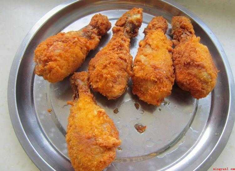 大个的鸡腿怎么做好吃（食物提前准备:鸡小腿、食用油、盐、生鸡蛋、面包糠、辣椒粉、孜）