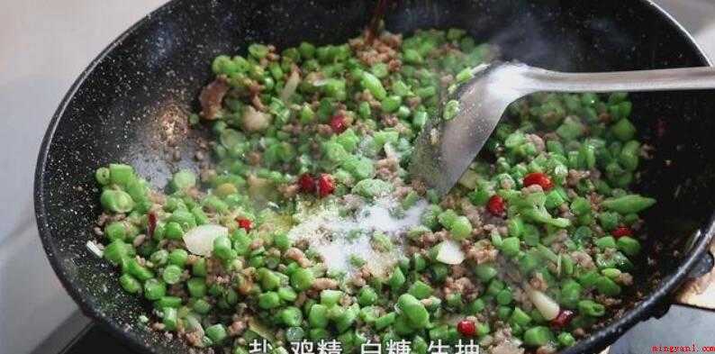 肉沫豆角怎么做(长豆角500克、肉末适量)