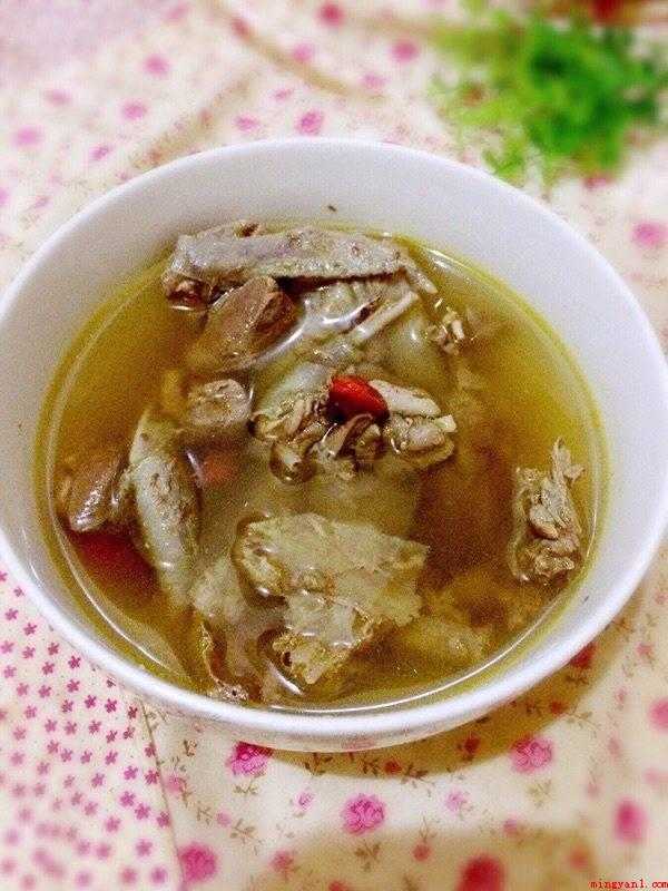 斑鸠怎么做(斑鸠是鸽形目,斑鸠属飞禽的通称)