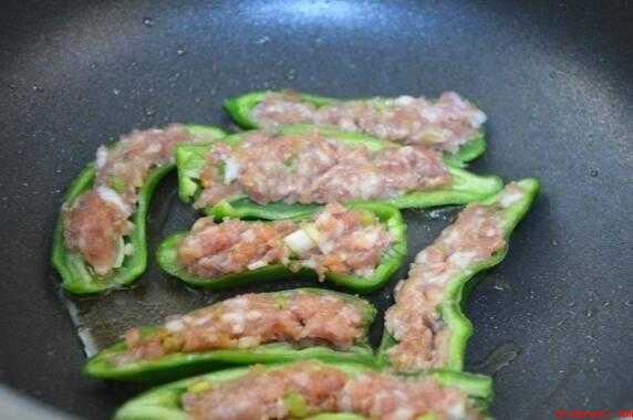 青椒酿肉是蒸还是煎(青椒酿肉的做法有哪些?)