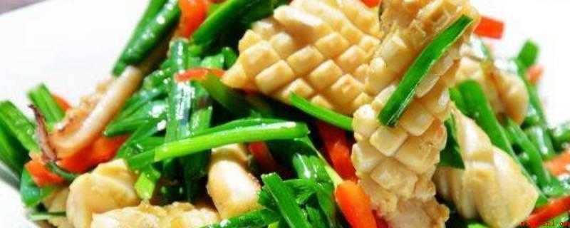 鱿鱼炒韭菜怎么炒(吃鱿鱼是一种好的选择,鱿鱼其营养价值毫不逊色于牛肉和金枪鱼)