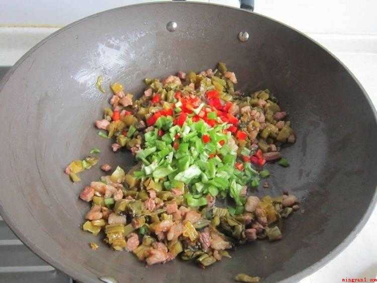酸菜怎么炒好吃(低热量食品的营养价值有哪些?)
