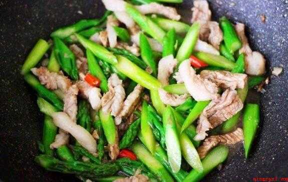 芦笋炒肉怎么炒