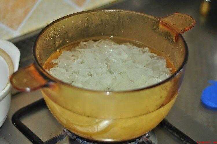 小吊梨汤的做法(雪花梨蒸烤箱的做法步骤)