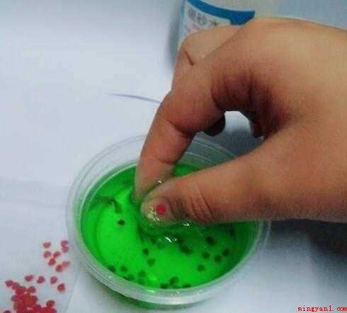 鼻涕泥怎么做最简单的方法(鼻涕泥的材料有哪些)