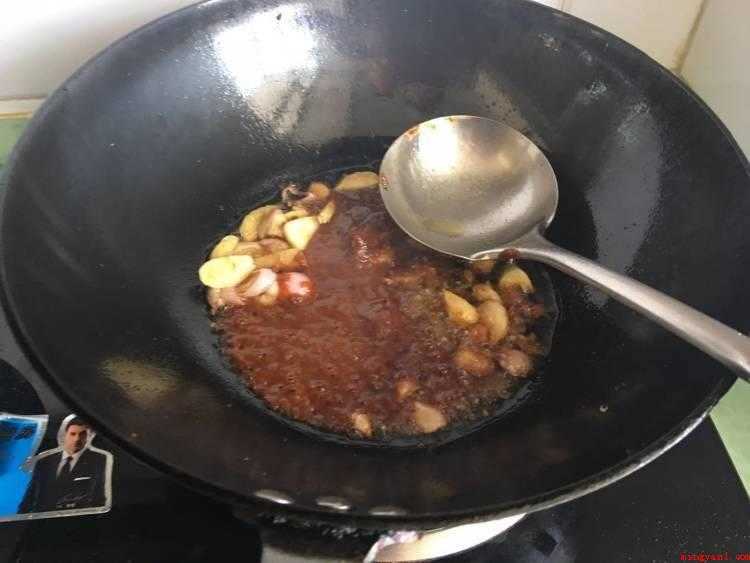 柳根鱼的做法（去鳞鱼,清洁内脏备用。）
