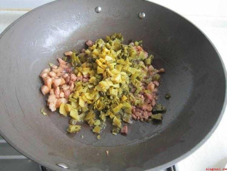 酸菜怎么炒好吃(低热量食品的营养价值有哪些?)
