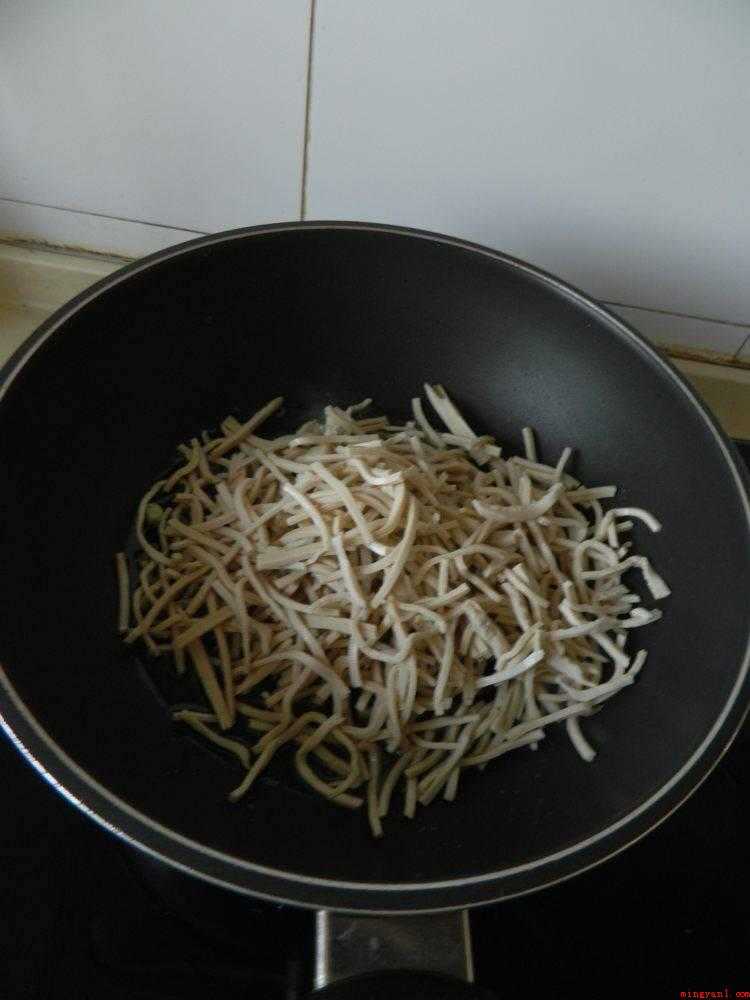豆腐丝怎么炒好吃又简单（豆腐丝的做法_健康频道）