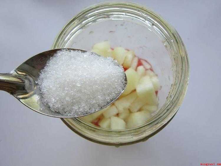 西瓜汁怎么做好喝（600克西瓜榨汁机,香梨洗净去皮切块,一键启动,松手即停）