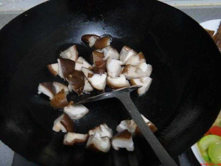 香菇青菜怎么炒（人体所必需的8种氨基酸）