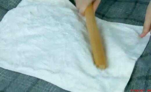 100%羊毛大衣在家怎么清洗（木棍和温水毛巾拍打外套）