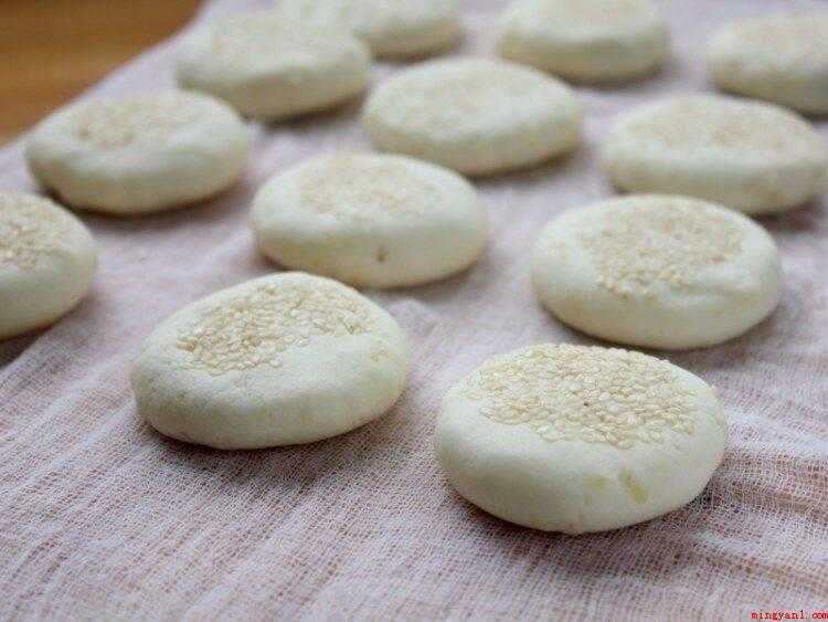 米饼怎么做(马铃薯、糯米粉和米酒备好)
