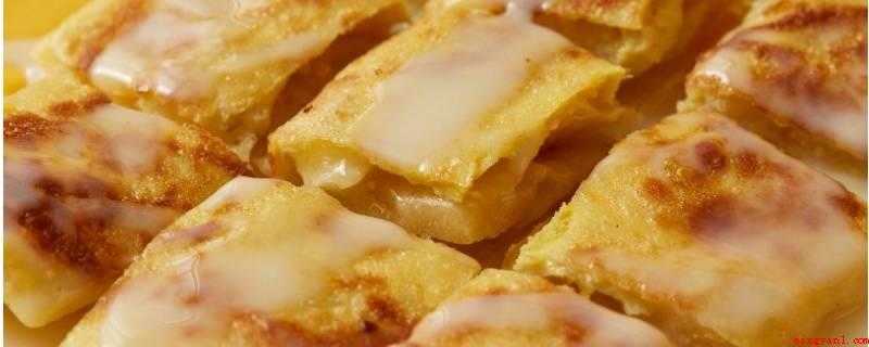 爆浆香蕉披萨窍门（香蕉煮熟,甜软,放入塑料袋中,压成泥）