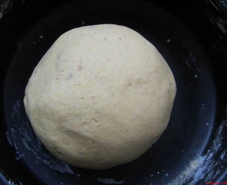 窝窝头怎么做（玉米粉,栗子蓉50克,牛奶,白糖,酵母各适量）