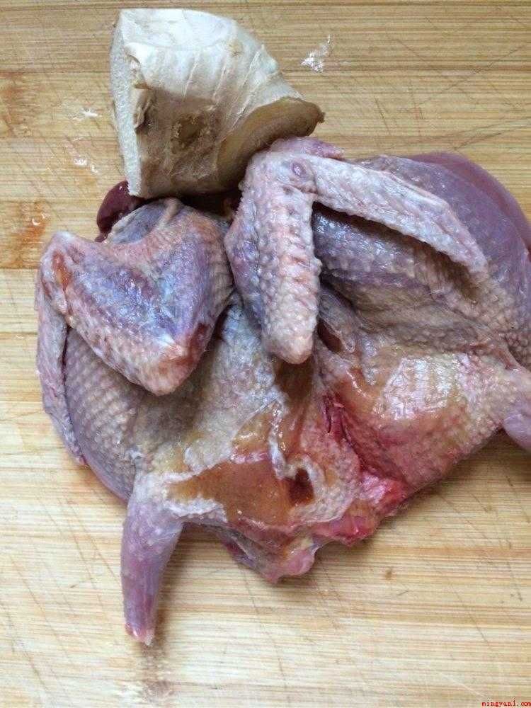 斑鸠怎么做(斑鸠是鸽形目,斑鸠属飞禽的通称)