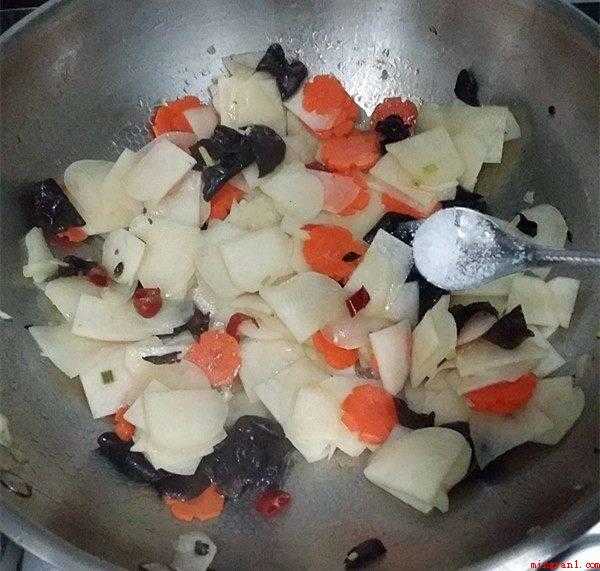 炒地瓜怎么做好吃(胡萝卜怎么做好吃 红薯配料)