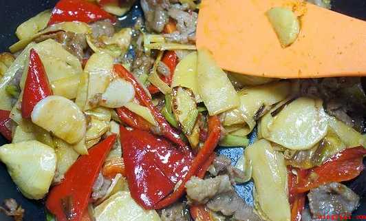 炒牛肉怎么做好吃(严冬食牛肉,有养胃功效,为严冬滋补上品)