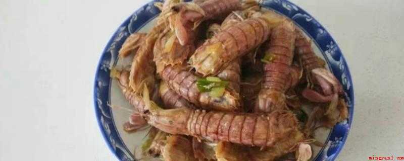 虾婆婆怎么做好吃（虾婆婆600克、大葱1棵、生抽2勺、姜粉适量、精盐少许）
