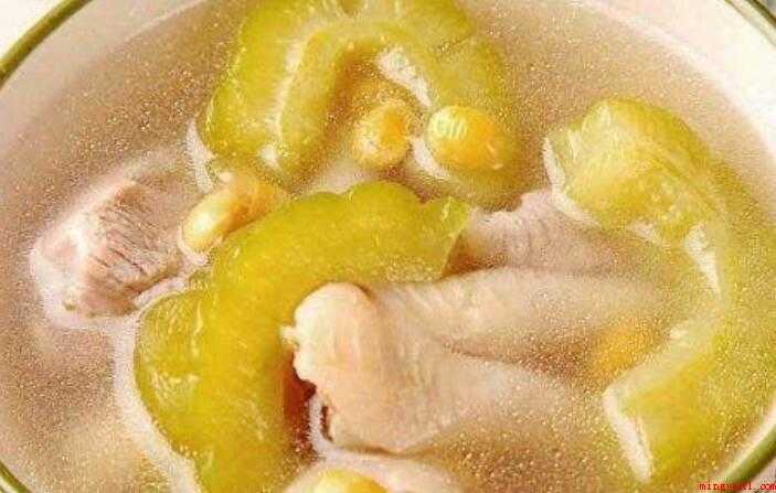 瘦肉怎么做好吃(鸡脚苦瓜瘦肉汤,快速炒瘦肉,变色后上菜备用)
